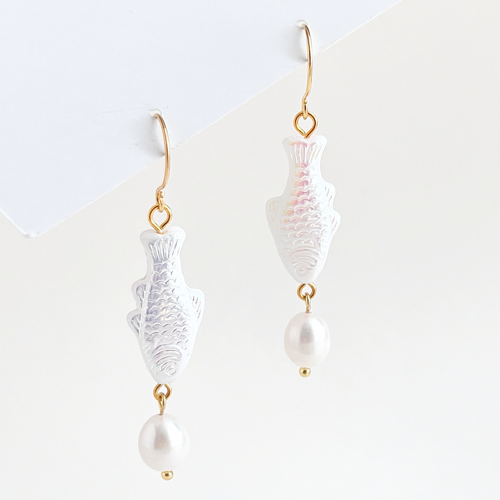 Yellow Dots Studio - White Sardine Earrings with Freshwater Pearl | Beaded Earrings