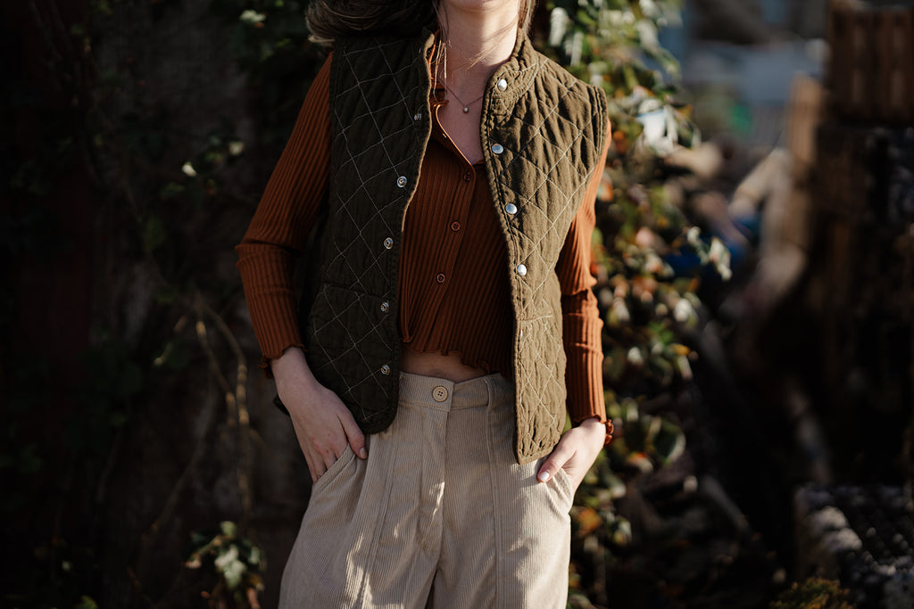 Detail of Waist on Linsdsey Wide Leg Corduroy Pant - Conrado