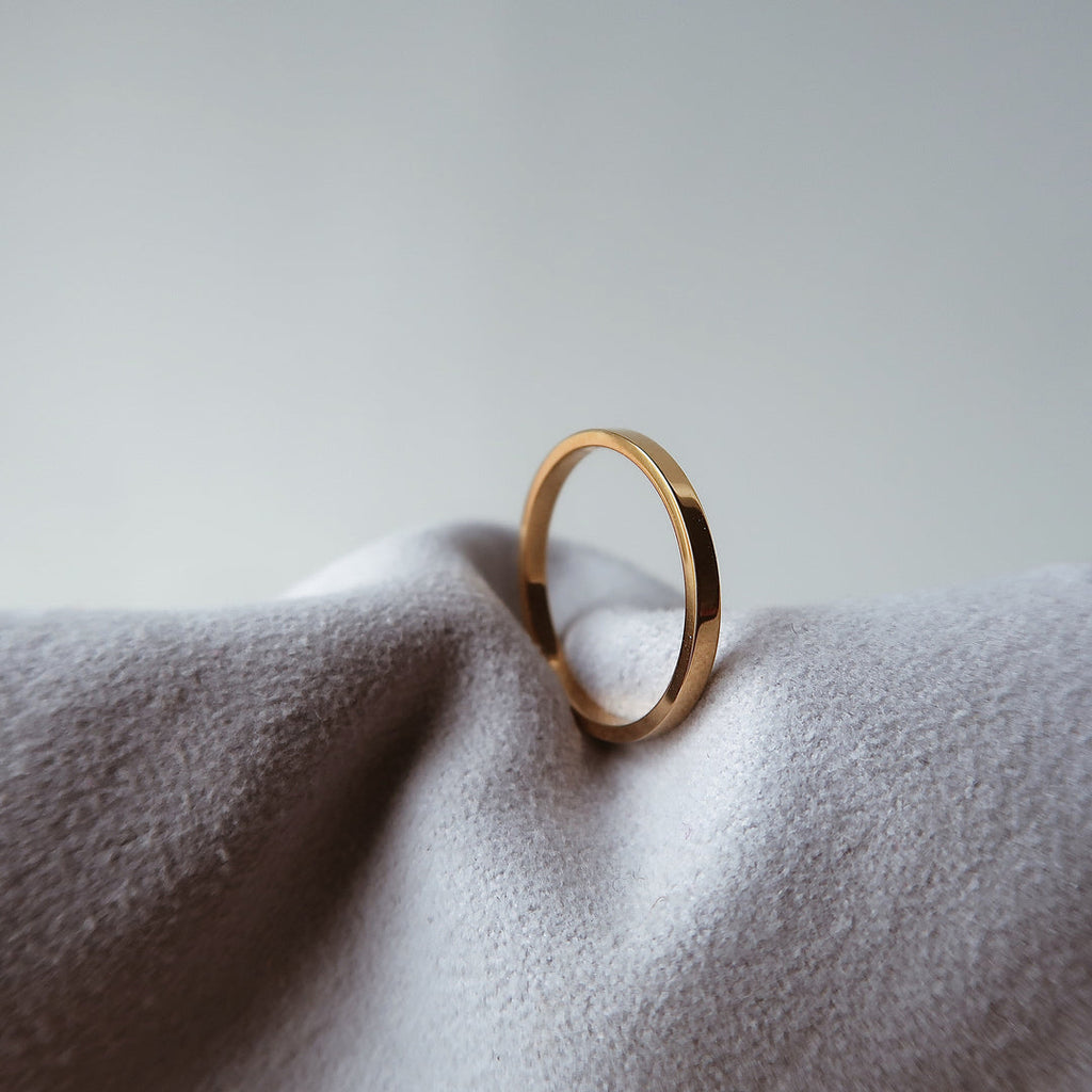 Furano Studio 18k Simple Gold Thin Band Ring