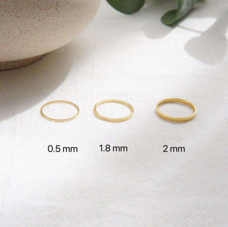 Furano Studio 18k Simple Gold Thin Band Ring